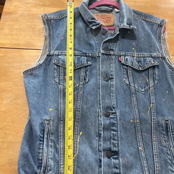 MEN'S SIZE Large LEVI'S THE TRUCKER JEAN VEST IN WZAP PAINT SPLATTER DENIM - Picture 8 of 11